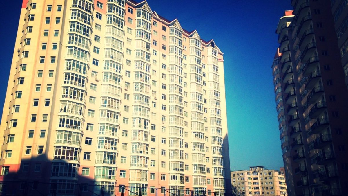 жилой комплекс из 6 домов и отдельно многоуровневой парковки на Кирова 25
